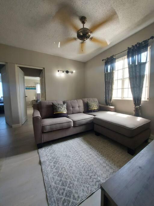 Modern Apartment At The Worthington Kingston Extérieur photo