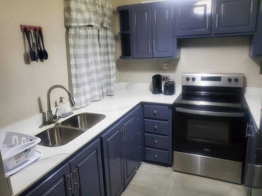 Modern Apartment At The Worthington Kingston Extérieur photo